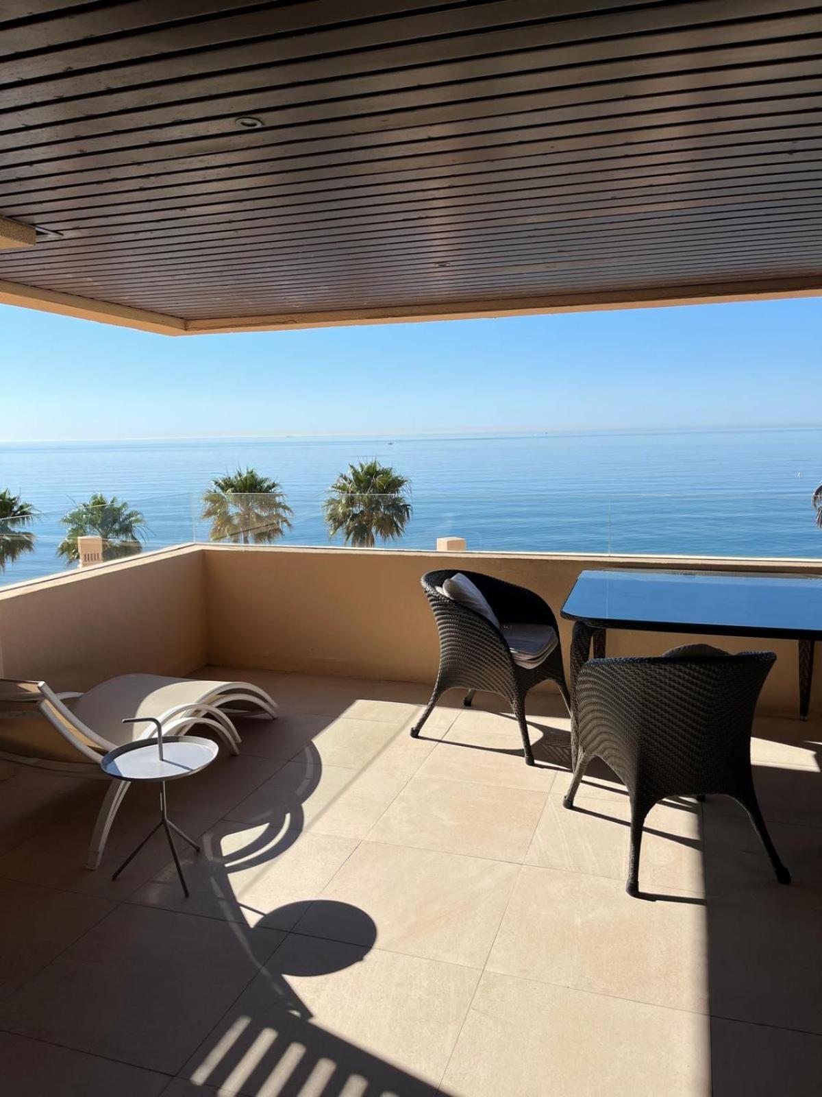 Bahia De La Plata Seafront Apartment Estepona